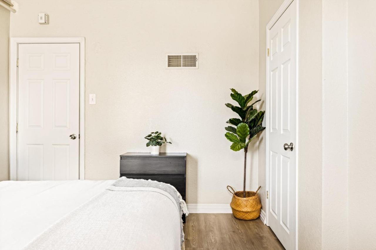 Stylish City Retreat - King Beds - Walk To Sloans Lake DEN Extérieur photo